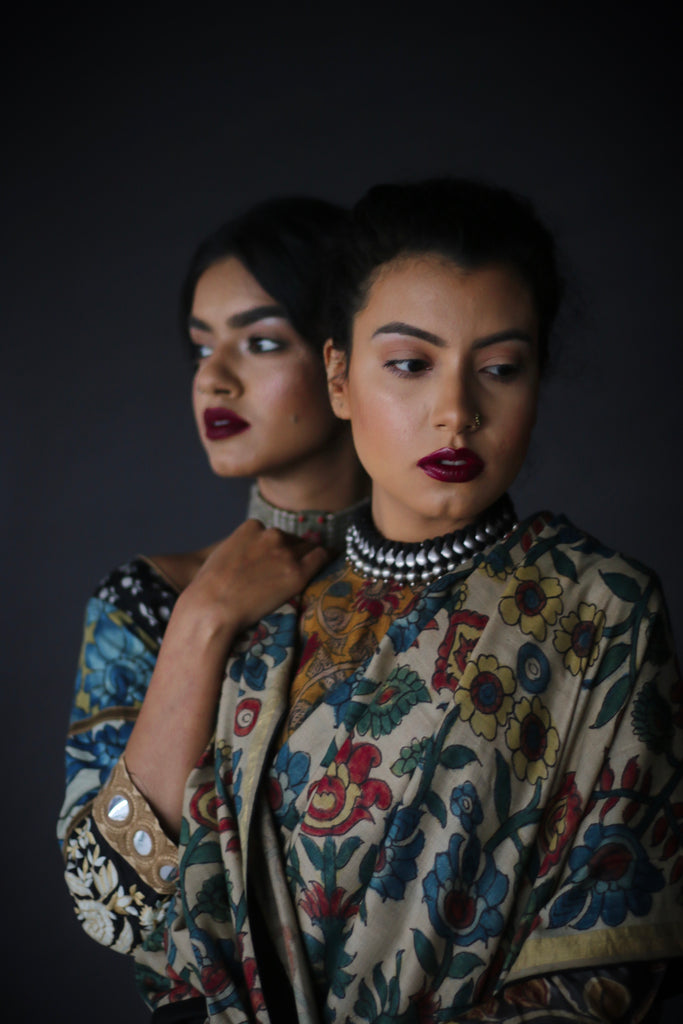 Tips for wearing dark lipstick