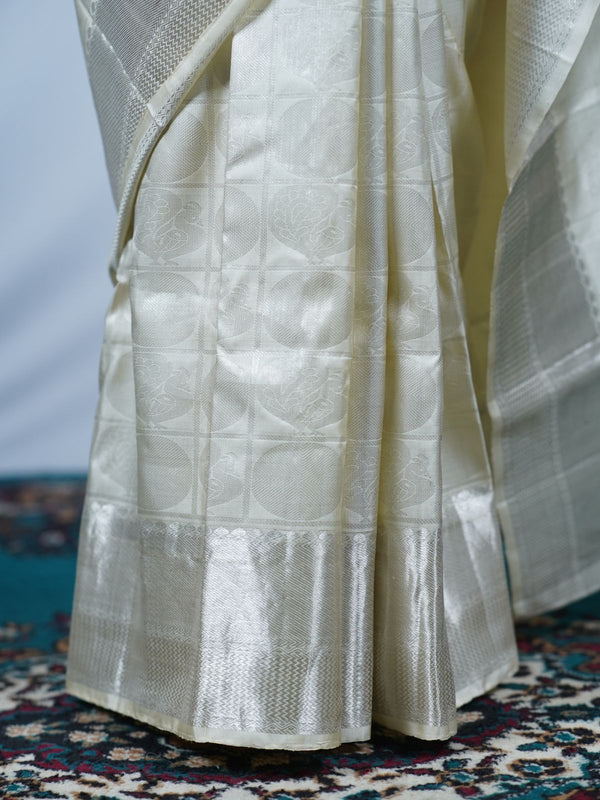 Handwoven Kanjiveeram silk saree
