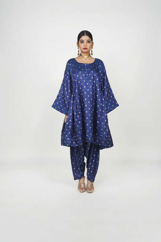 Kurta and pant set by Ayush Kejriwal