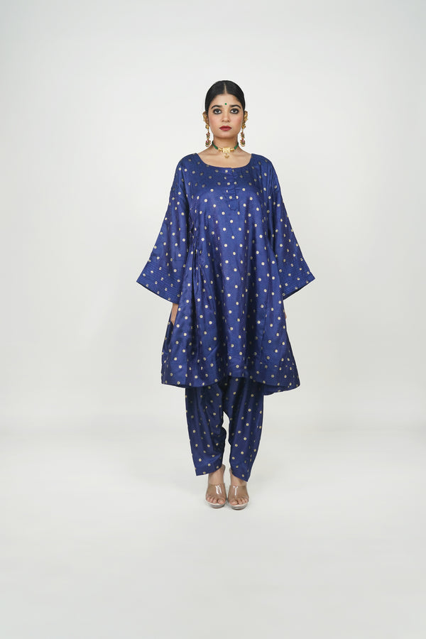 Kurta and pant set by Ayush Kejriwal