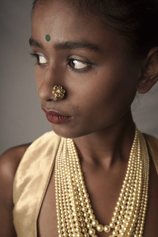 Pearl neckpiece