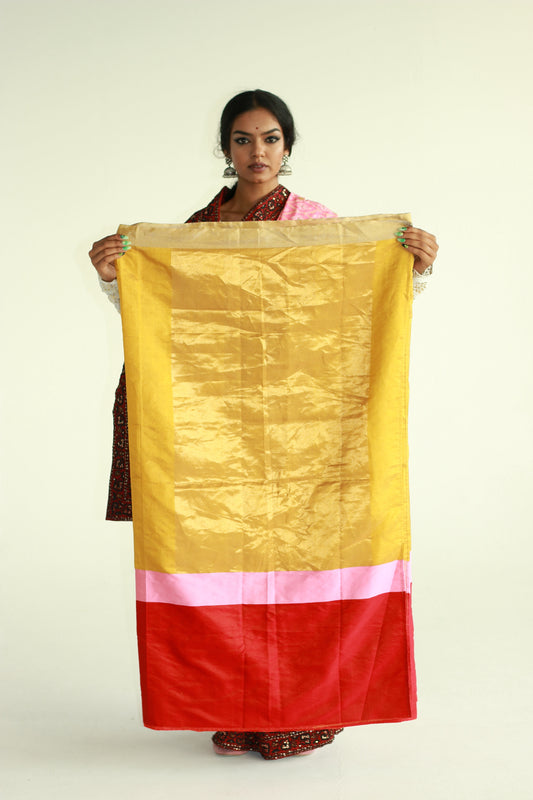 A women wearing a golden chanderi silk saree designed by Ayush Kejriwal.